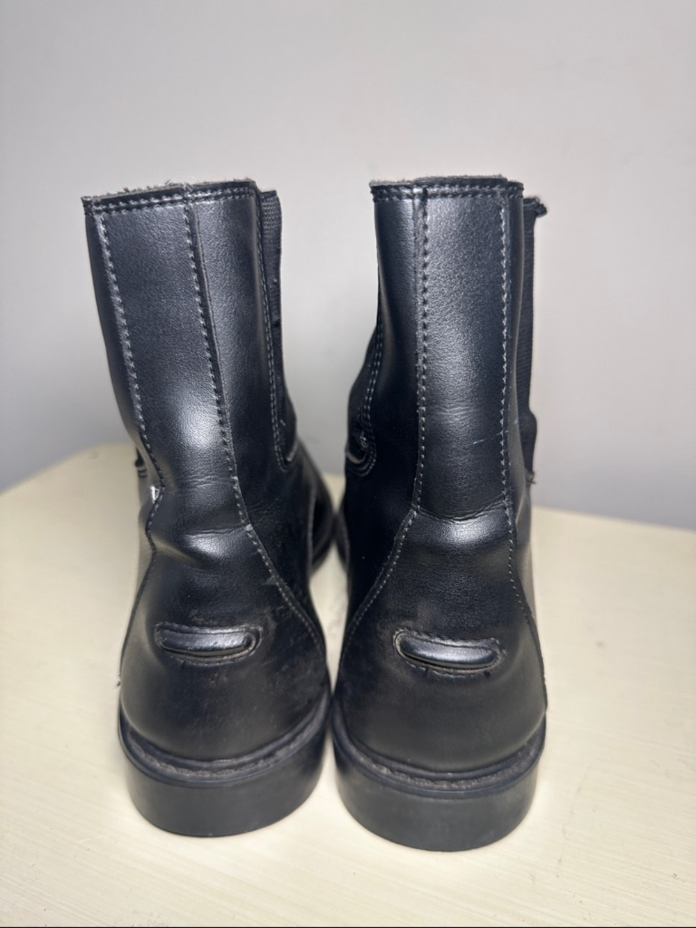 Tuffrider Women’s Black Leather Chelsea Zip Boots - Picture 4 of 8